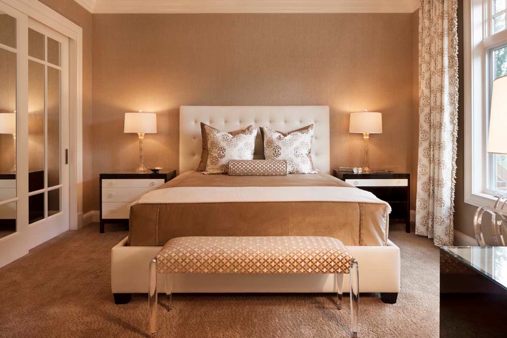 Klassisches Schlafzimmer ohne Kamin mit beiger Wandfarbe und Teppichboden in Denver