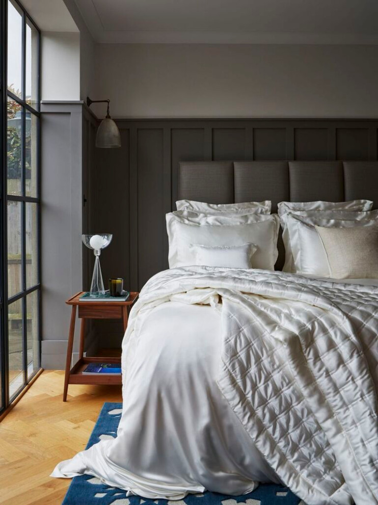 Inspiration for a traditional bedroom in Sussex.