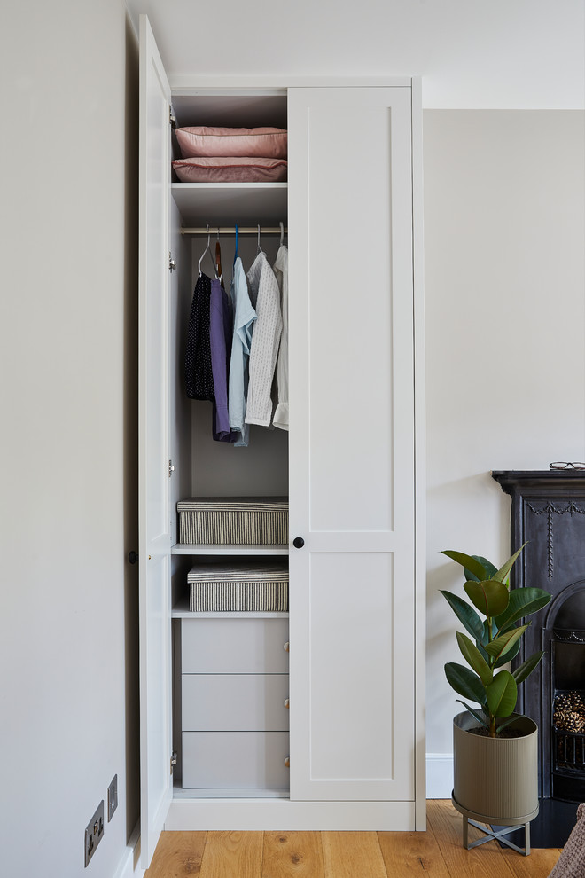 Murillo Road (kitchen and bedroom wardrobes) Bedroom London by A