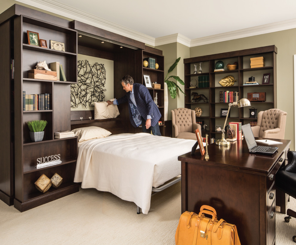 Modelo de habitación de invitados industrial, pequeña, sin chimenea, con paredes verdes y moqueta