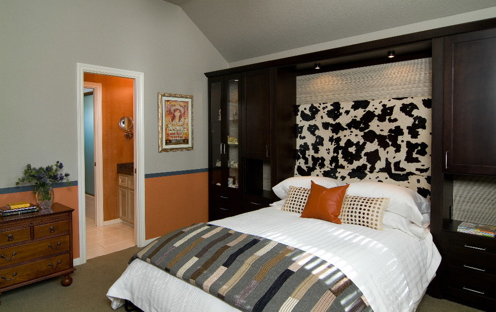 Bedroom - transitional bedroom idea in Houston