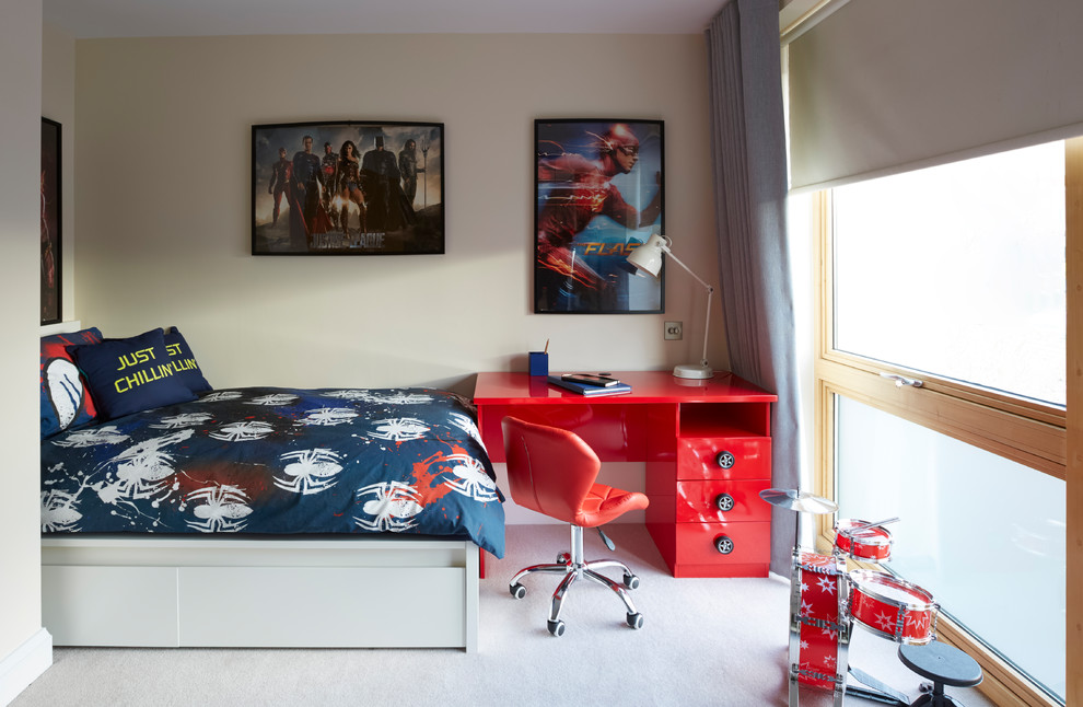Foto di una piccola camera degli ospiti contemporanea con pareti blu, moquette e pavimento grigio