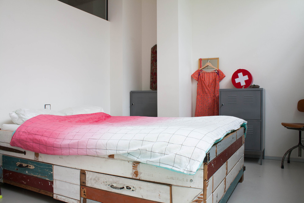 Bedroom - eclectic bedroom idea in Amsterdam