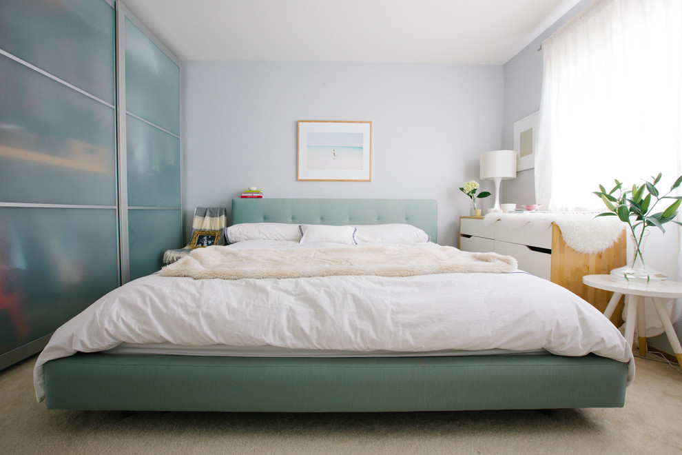 Bedroom - transitional bedroom idea in San Francisco