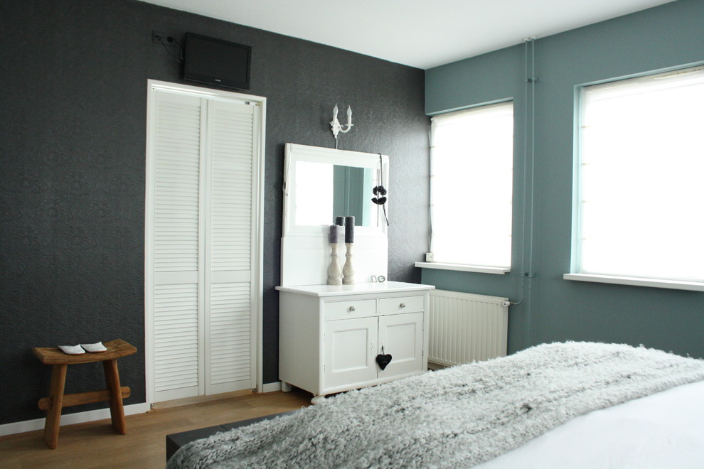 アムステルダムにあるコンテンポラリースタイルのおしゃれな寝室のインテリア