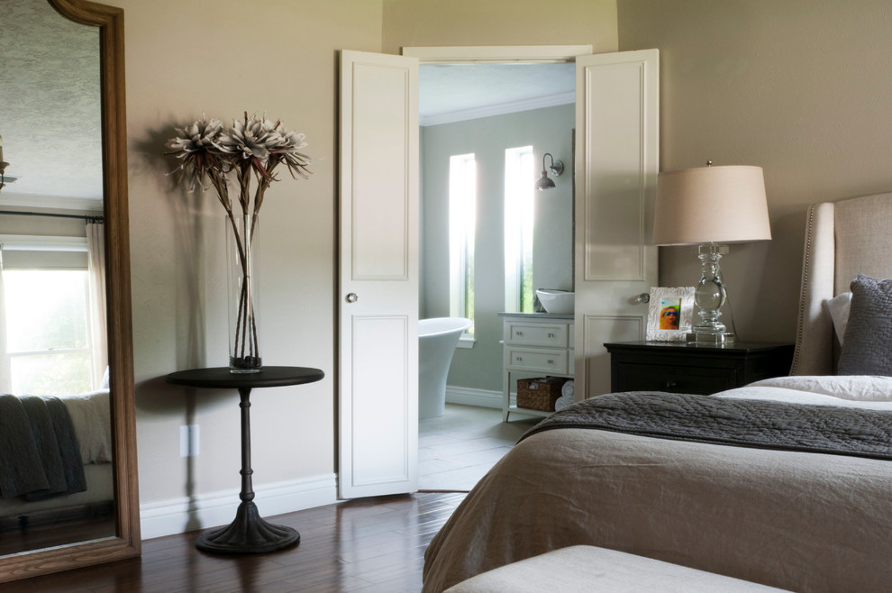 Bedroom - transitional bedroom idea in Dallas with gray walls