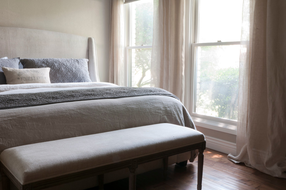 Bedroom - transitional bedroom idea in Dallas