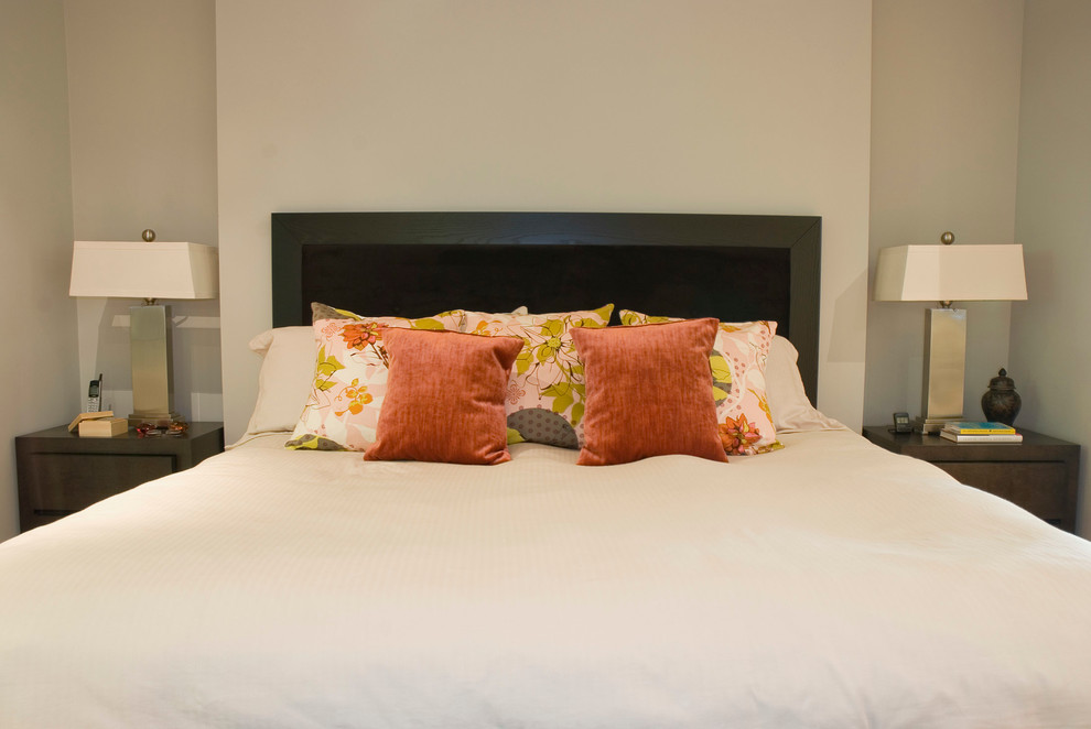 Bedroom - contemporary bedroom idea in Vancouver