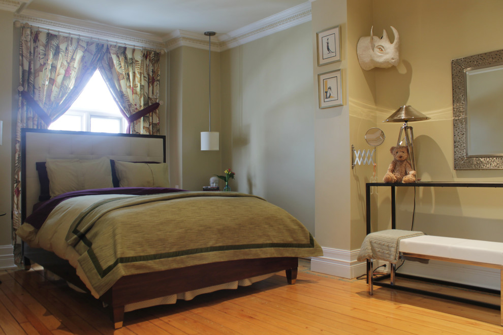 Example of an eclectic bedroom design in Montreal