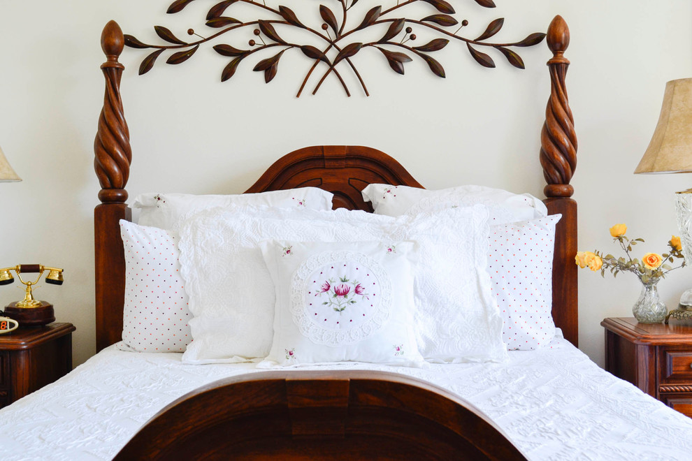 Стильный дизайн: хозяйская спальня в средиземноморском стиле - последний тренд
