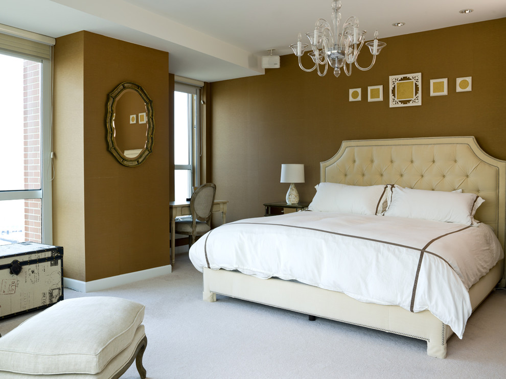 シカゴにあるトランジショナルスタイルのおしゃれな寝室 (茶色い壁、カーペット敷き)