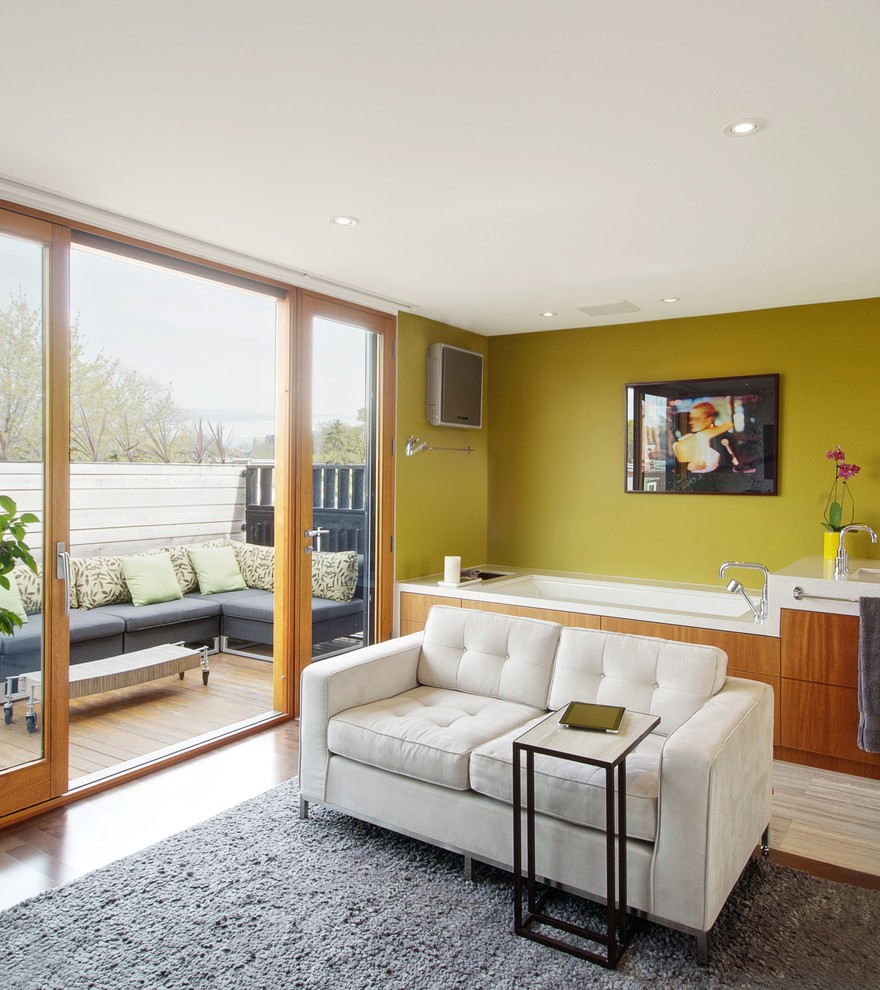 Стильный дизайн: спальня в стиле неоклассика (современная классика) с зелеными стенами и телевизором - последний тренд