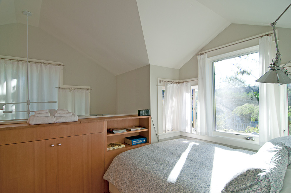 Bedroom - contemporary bedroom idea in Portland