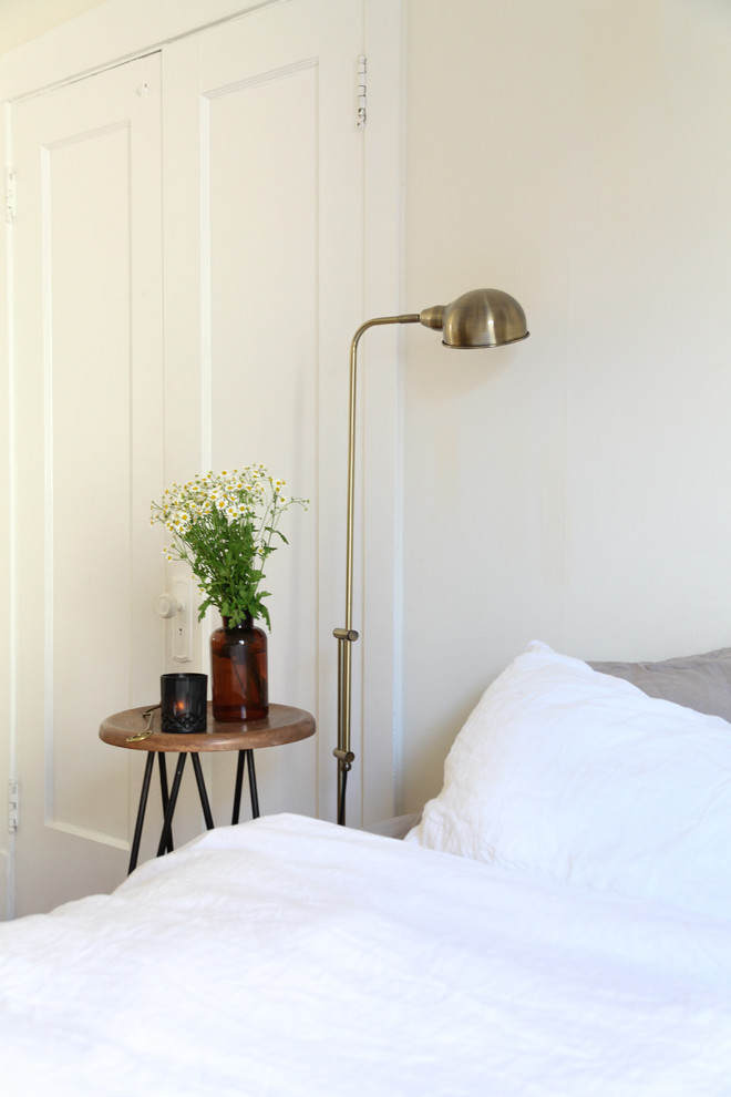 Photo of a scandi bedroom in Chicago.