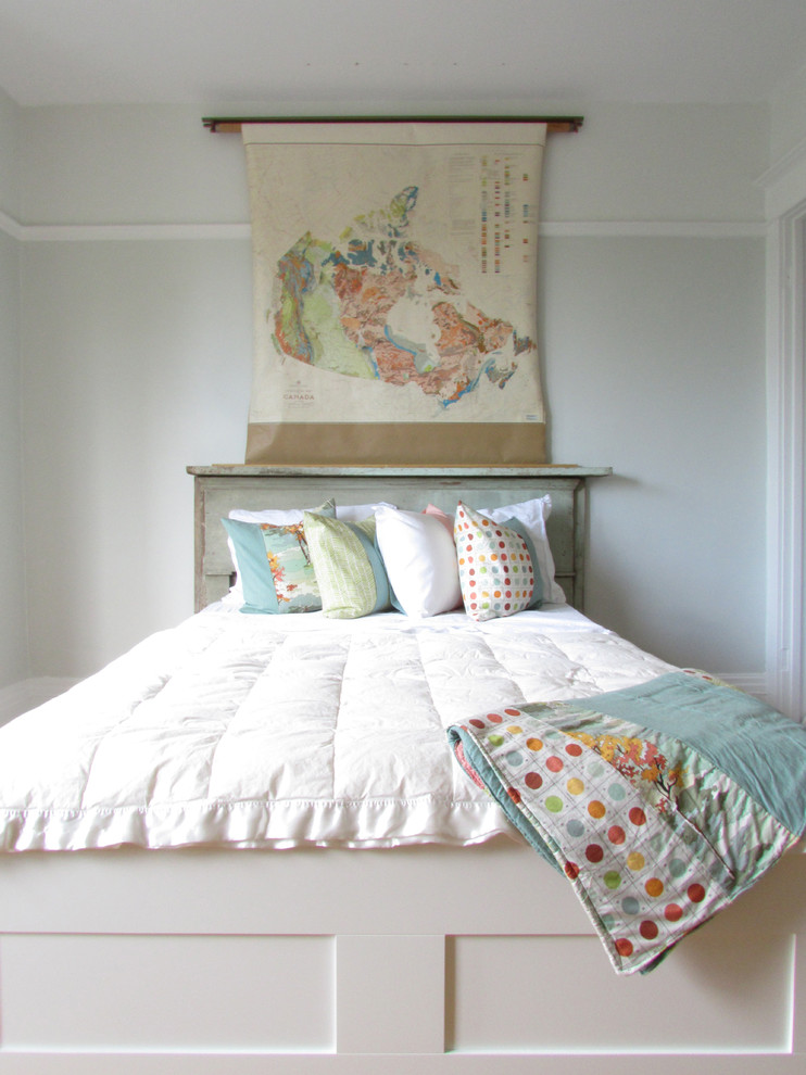 Idéer för shabby chic-inspirerade sovrum, med gröna väggar