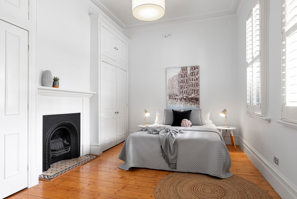 Bedroom - transitional bedroom idea in Melbourne