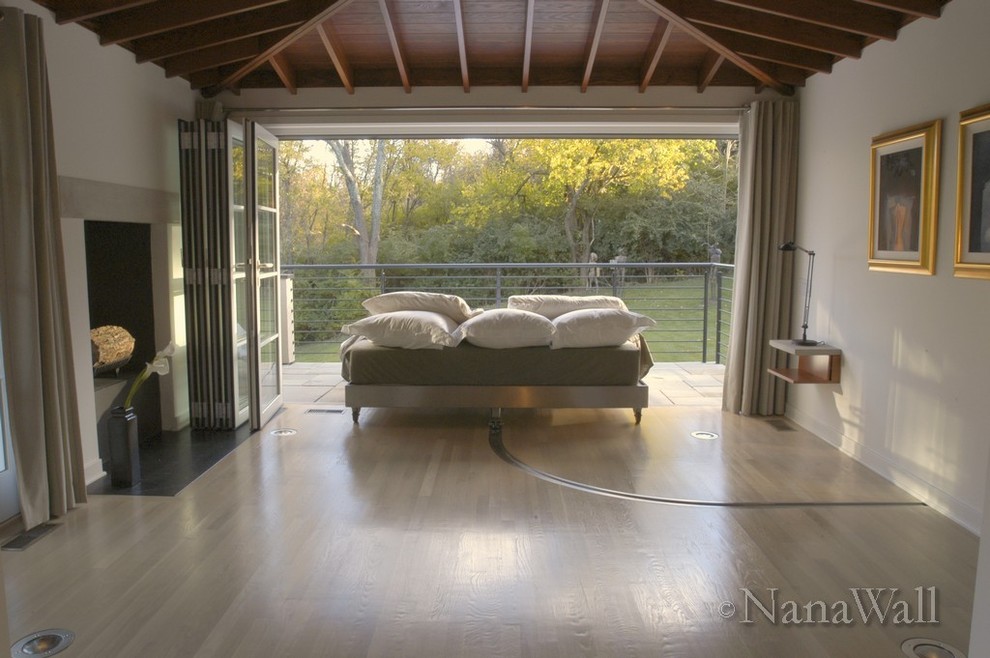 Bedroom - modern bedroom idea in San Francisco