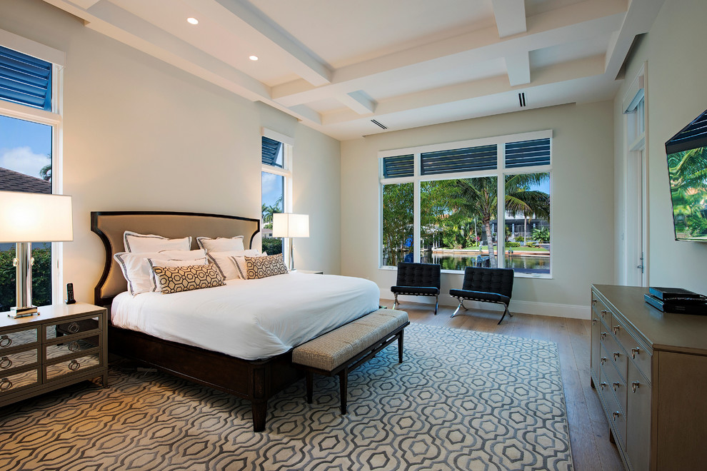 マイアミにあるトランジショナルスタイルのおしゃれな寝室