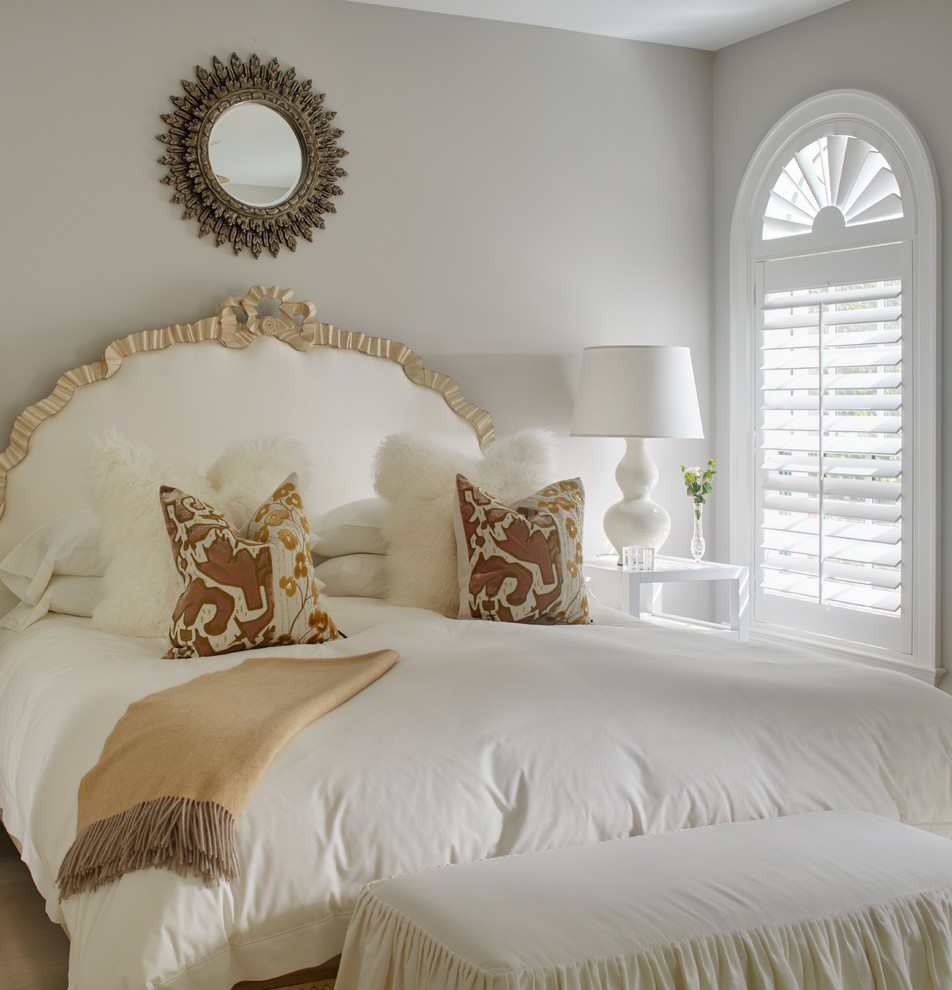 Design ideas for a traditional guest bedroom in Bridgeport.