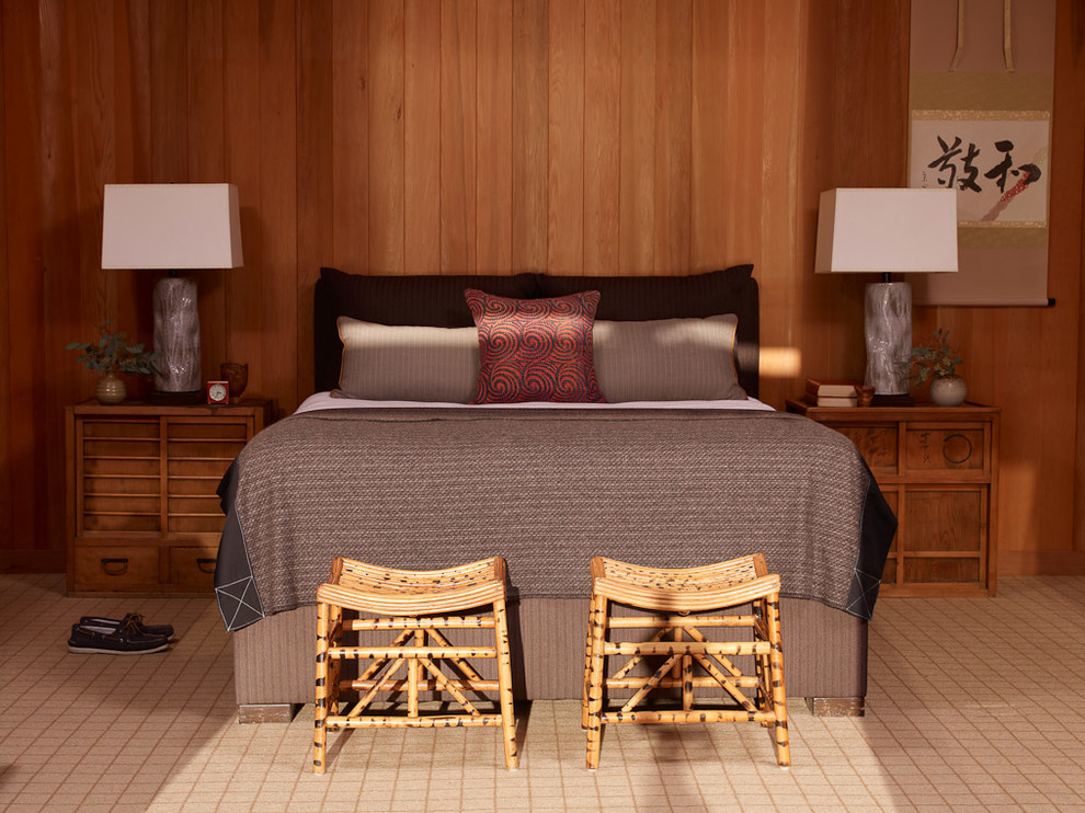 Bild på ett orientaliskt sovrum, med heltäckningsmatta