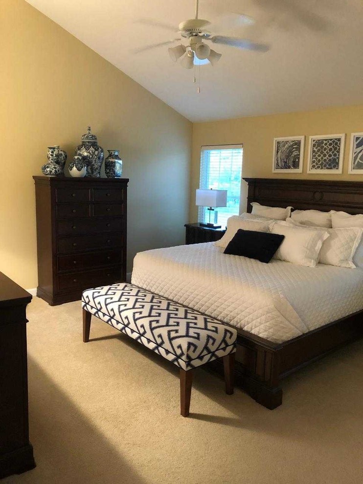 Bedroom - transitional bedroom idea in Cleveland