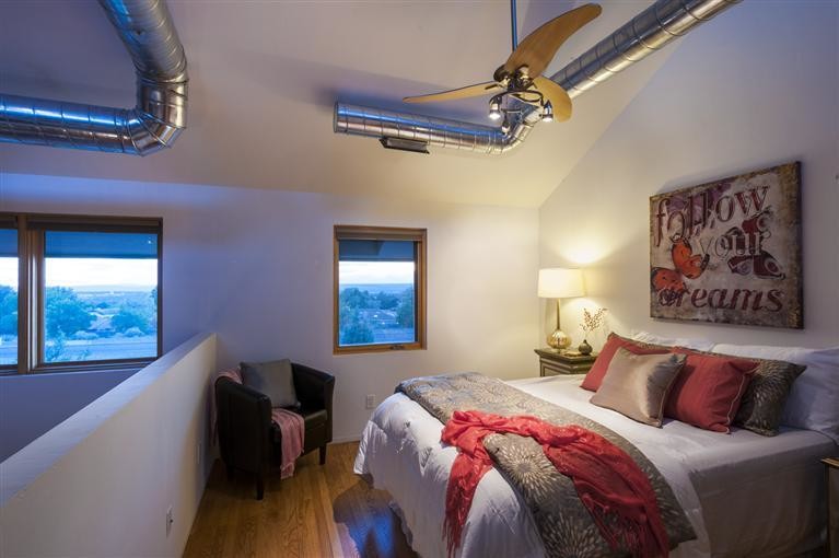 Urban bedroom photo in Albuquerque