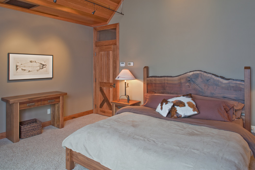 Bedroom - rustic bedroom idea in Portland