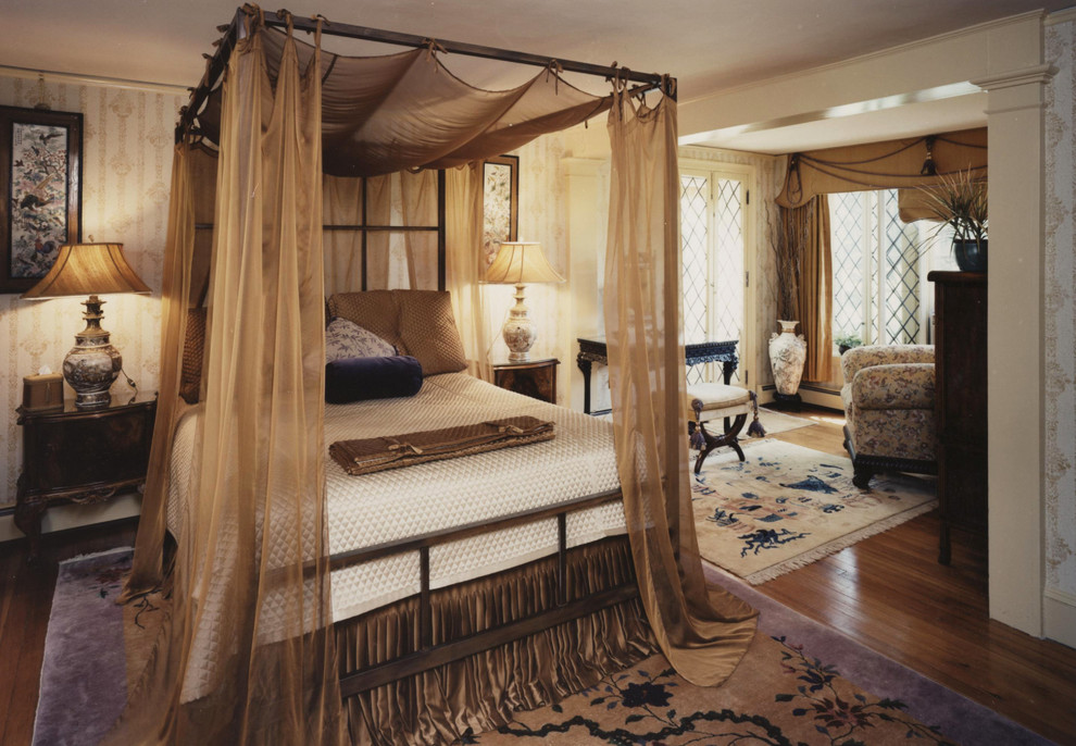Foto de habitación de invitados de estilo zen de tamaño medio con suelo de madera en tonos medios