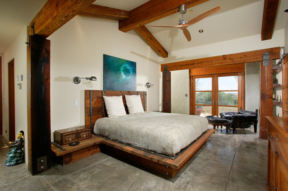 Свежая идея для дизайна: спальня в стиле кантри с бетонным полом - отличное фото интерьера