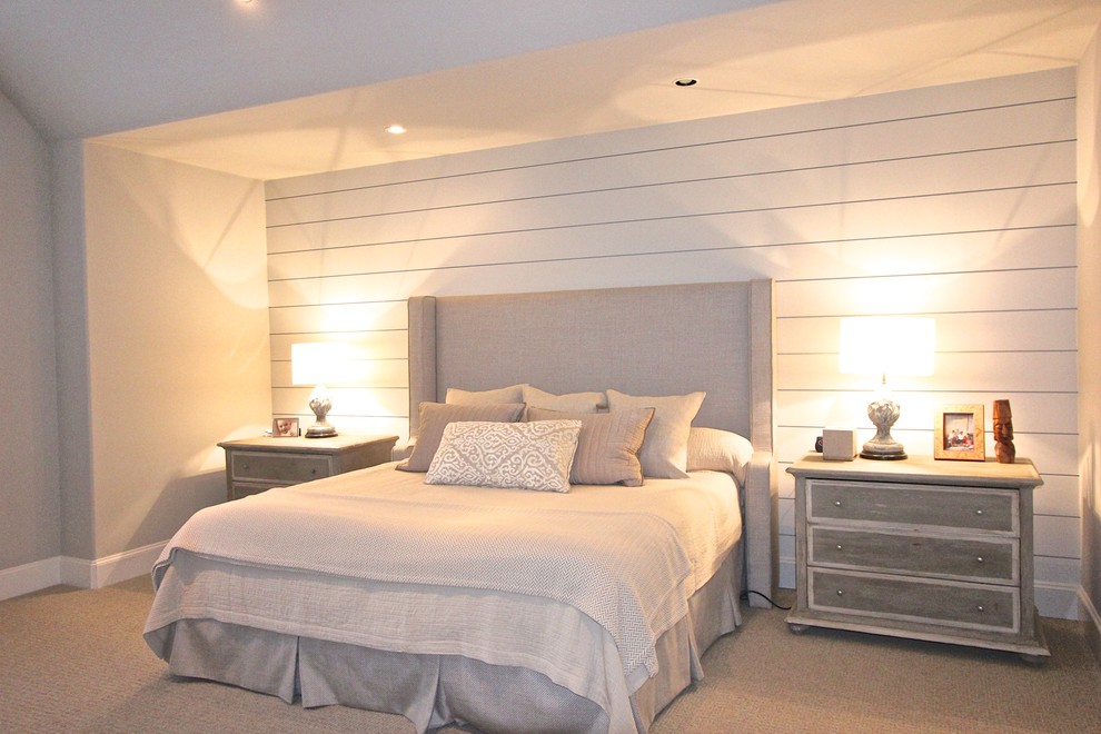 Réalisation d'une chambre minimaliste de taille moyenne avec un mur gris et aucune cheminée.