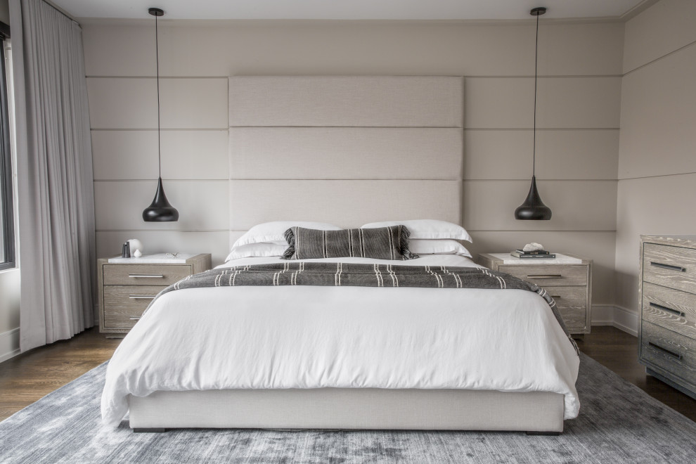 Foto de dormitorio contemporáneo con paredes grises, suelo de madera oscura, suelo marrón y panelado