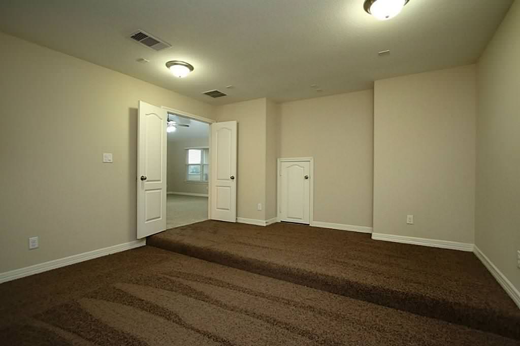 Dark Carpet Bedroom Ideas And Photos, How To Decorate A Room With Dark Carpet