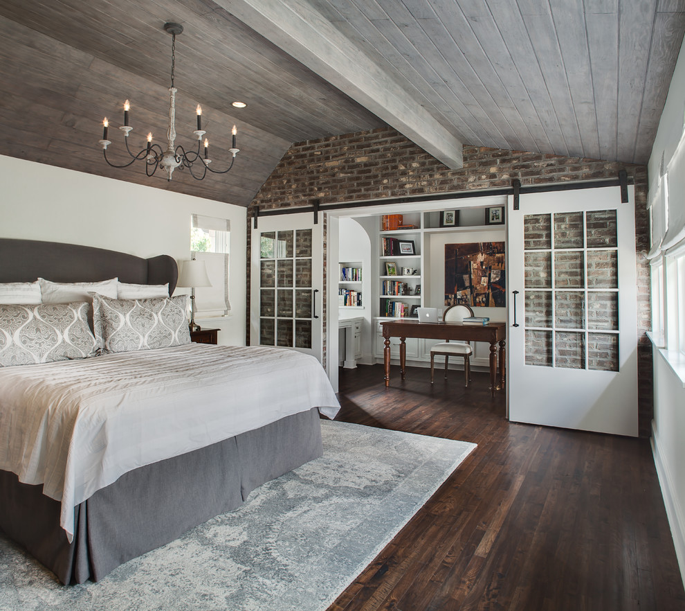 На фото: хозяйская спальня среднего размера в классическом стиле с темным паркетным полом, коричневым полом, белыми стенами и рабочим местом