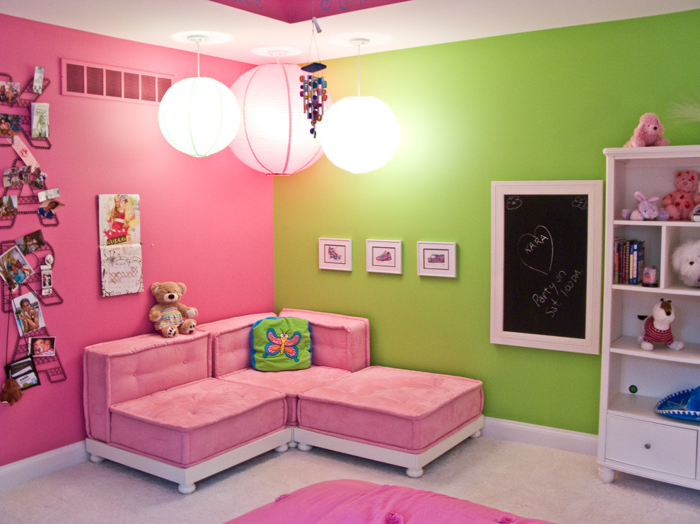 Mid-sized transitional carpeted bedroom photo in Detroit with multicolored walls
