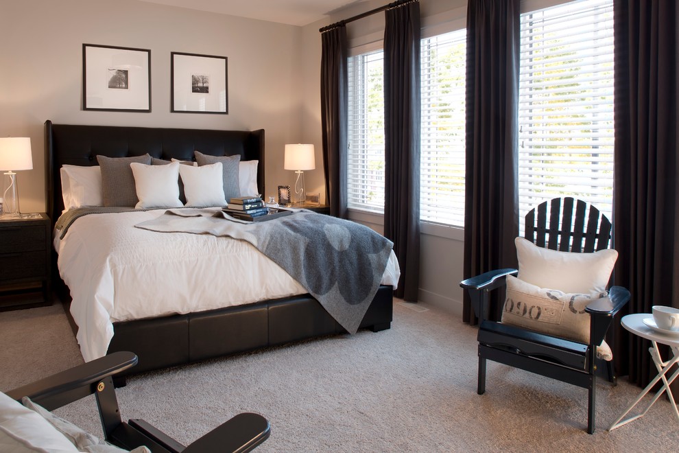 На фото: спальня в классическом стиле с серыми стенами, ковровым покрытием и серым полом без камина с
