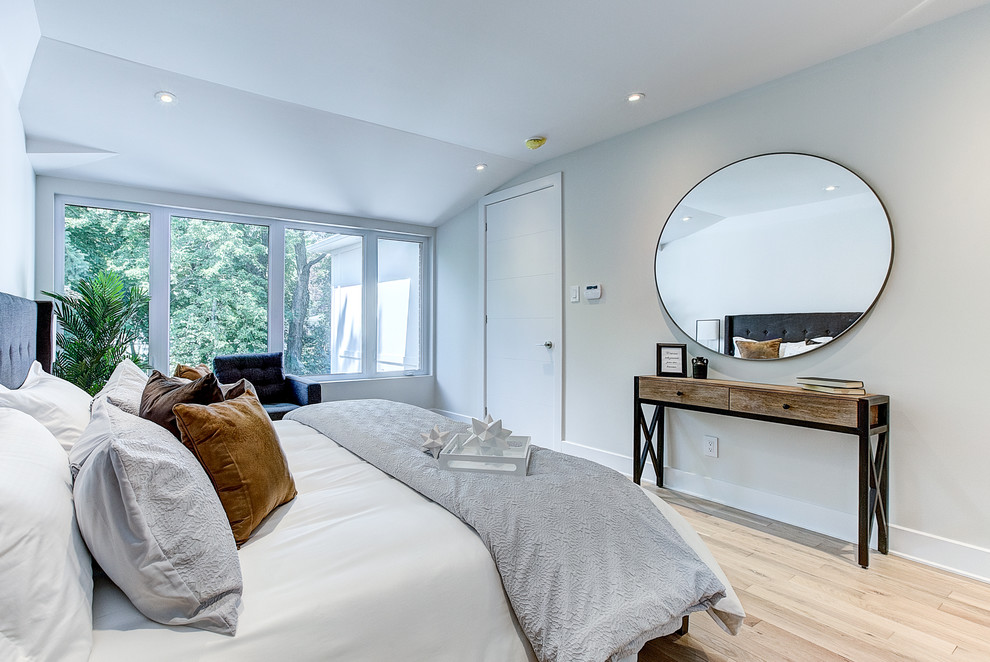 New TMR Project Modern Bedroom Montreal by Unique Home