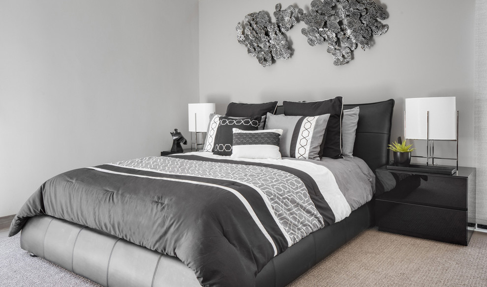 Идея дизайна: большая гостевая спальня (комната для гостей) в современном стиле с серыми стенами, ковровым покрытием и бежевым полом