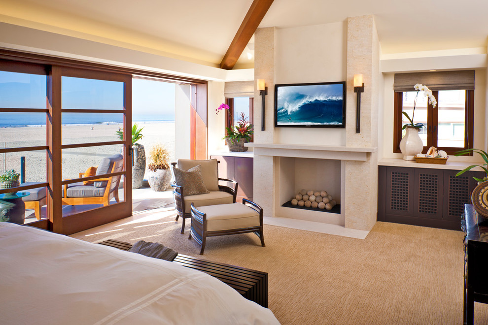 Foto de dormitorio televisión contemporáneo con paredes beige, moqueta y todas las chimeneas