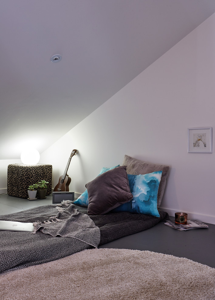 Bedroom - contemporary bedroom idea in Melbourne