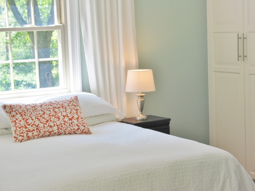 Ejemplo de dormitorio bohemio con paredes azules
