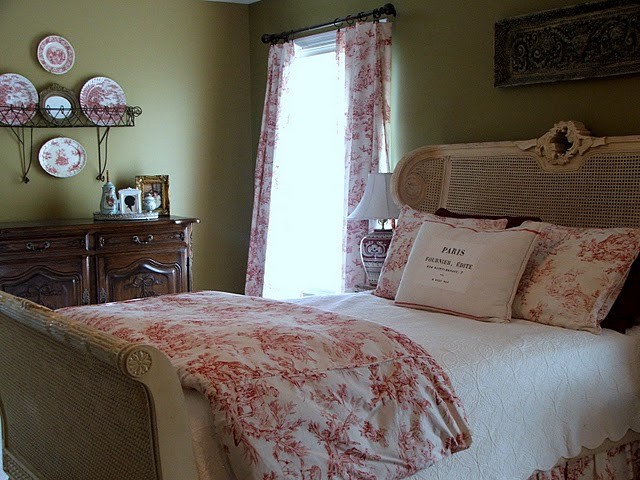 Inspiration for a classic bedroom in Richmond.