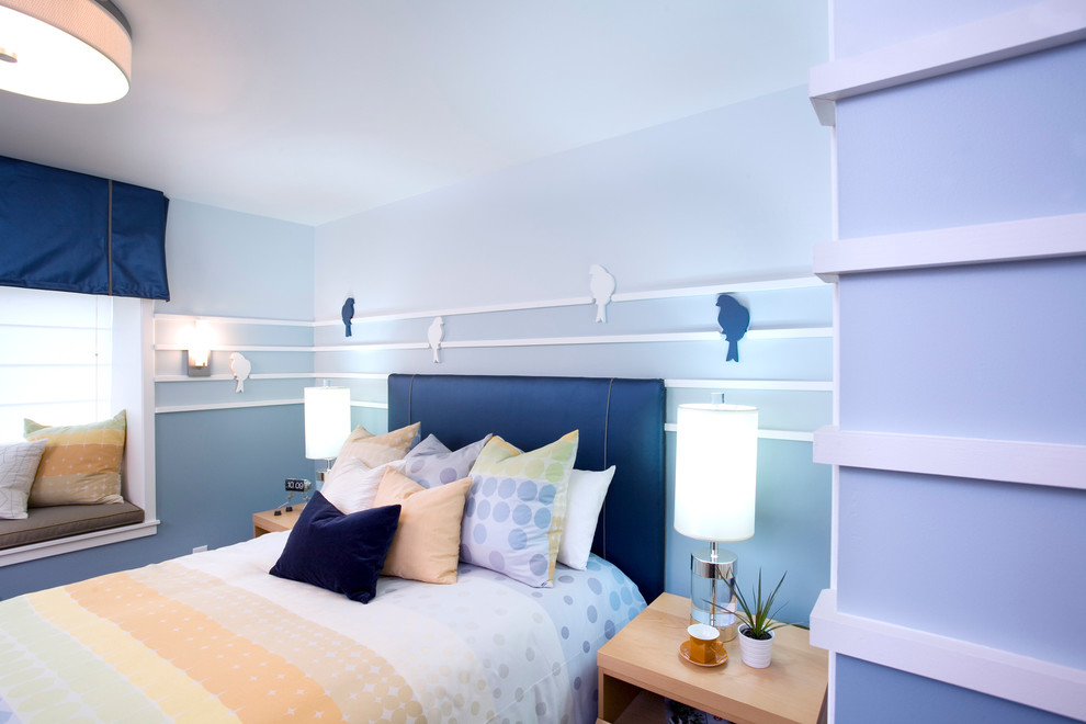 Foto de dormitorio contemporáneo con paredes azules