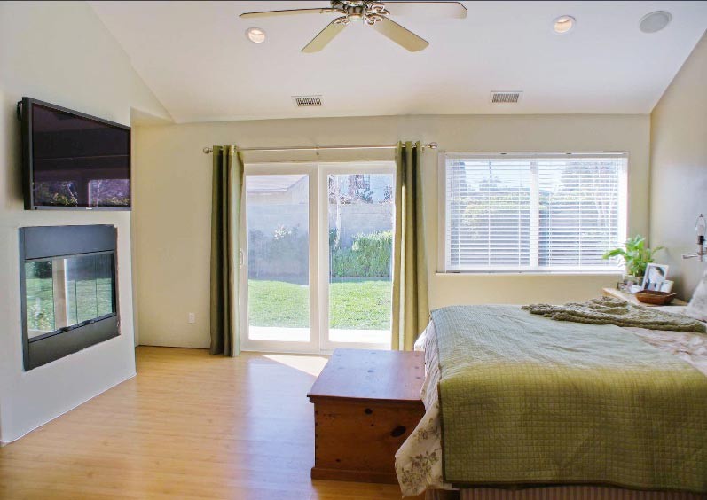 Bedroom - traditional bedroom idea in Orange County