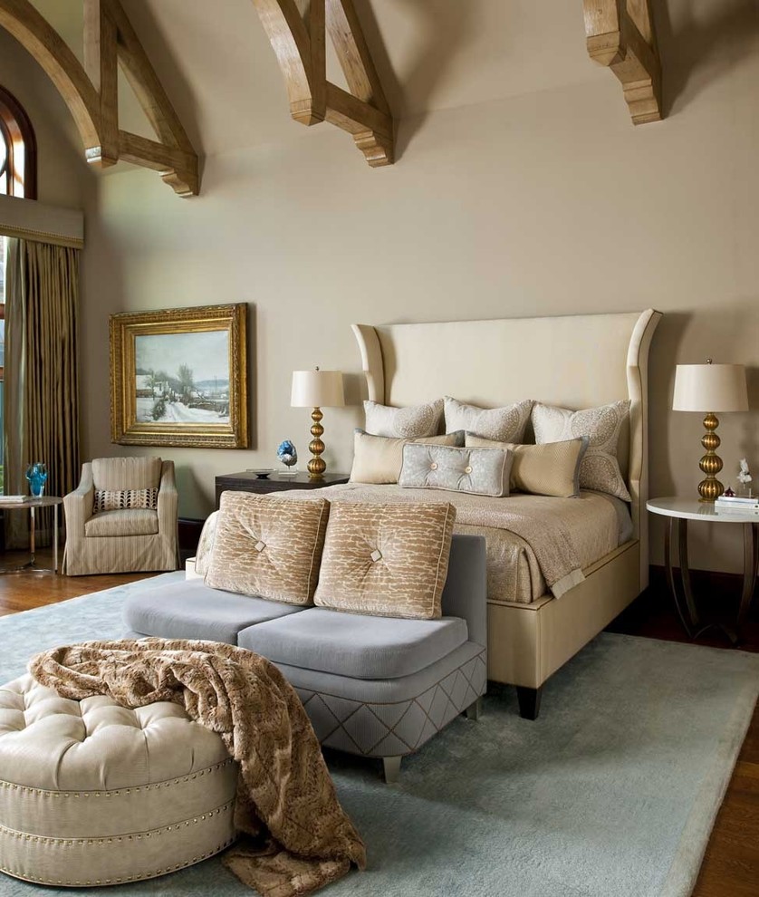 Idéer för ett klassiskt sovrum, med beige väggar