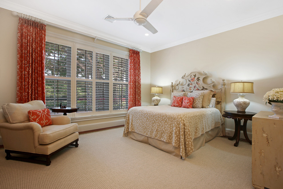 Foto de habitación de invitados costera extra grande sin chimenea con paredes azules y moqueta