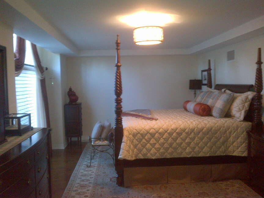 Bedroom - transitional bedroom idea in Toronto