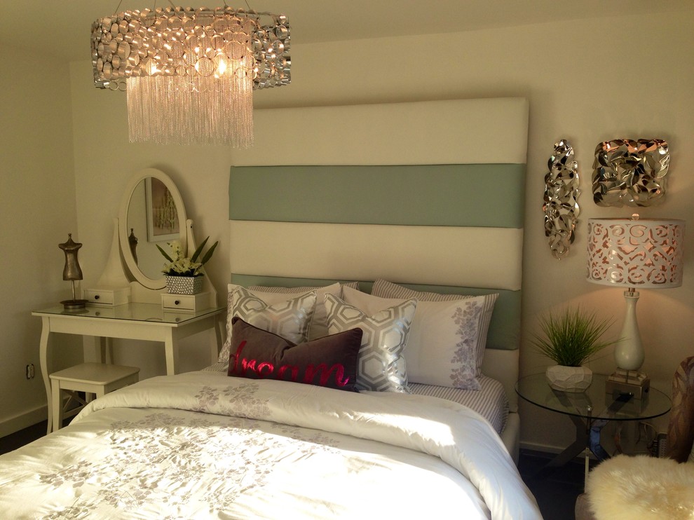 Imagen de habitación de invitados tradicional renovada de tamaño medio con paredes beige