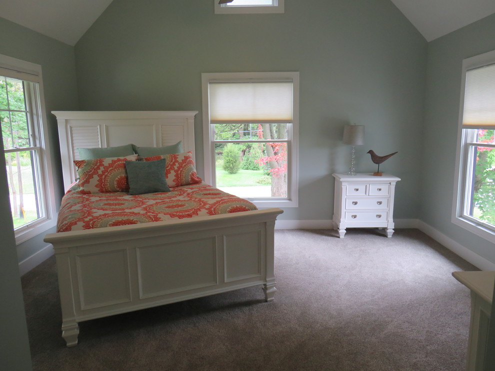 Bedroom - mid-sized cottage guest carpeted bedroom idea in Grand Rapids with blue walls and no fireplace