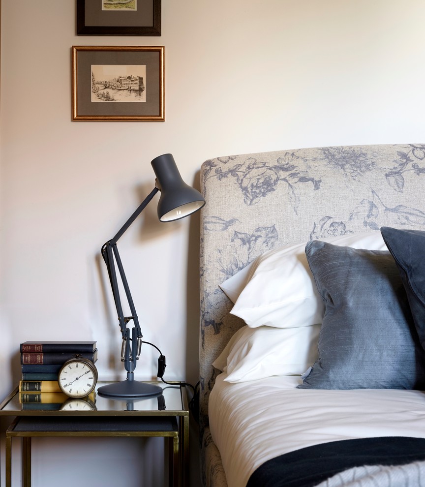 Bedroom - traditional bedroom idea in Surrey