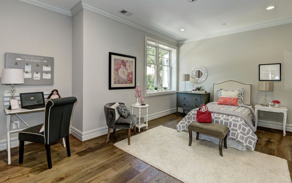 Large traditional bedroom in DC Metro.